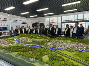 ���Ķ���˹ר���Ἧ�ŷ�չ������Ŀҵ���Ħ�����